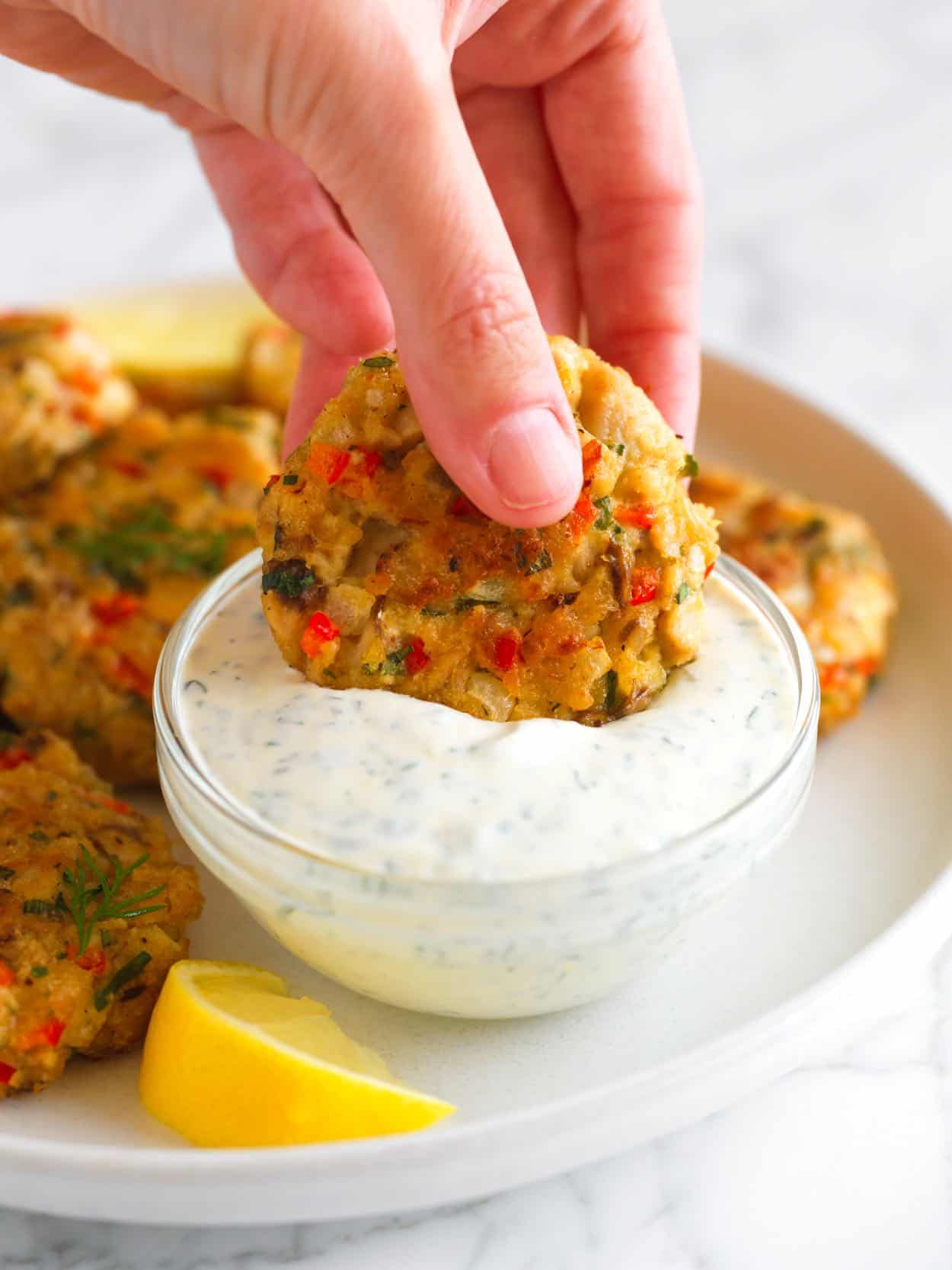 Lašišų kepsnelių mirkymas į krapų padažą