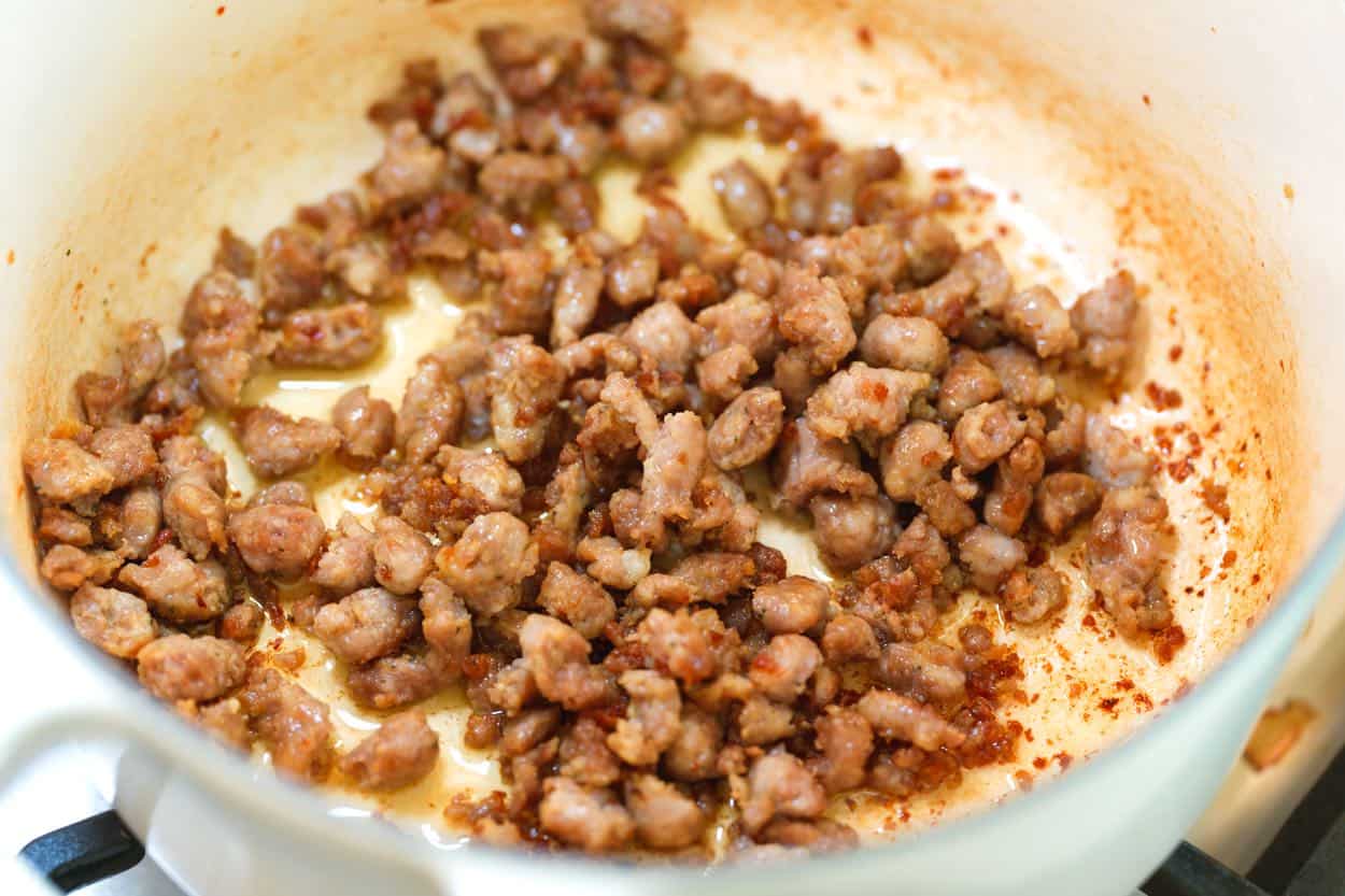 Dešrelių apkepimas minestrone sriubai