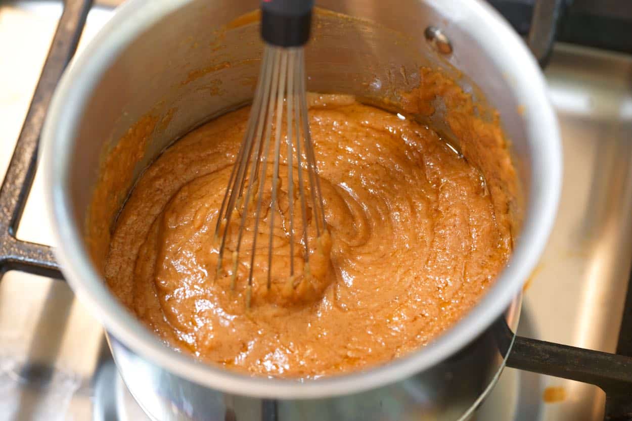 gaminamas padažas iš žemės riešutų vištienos satay