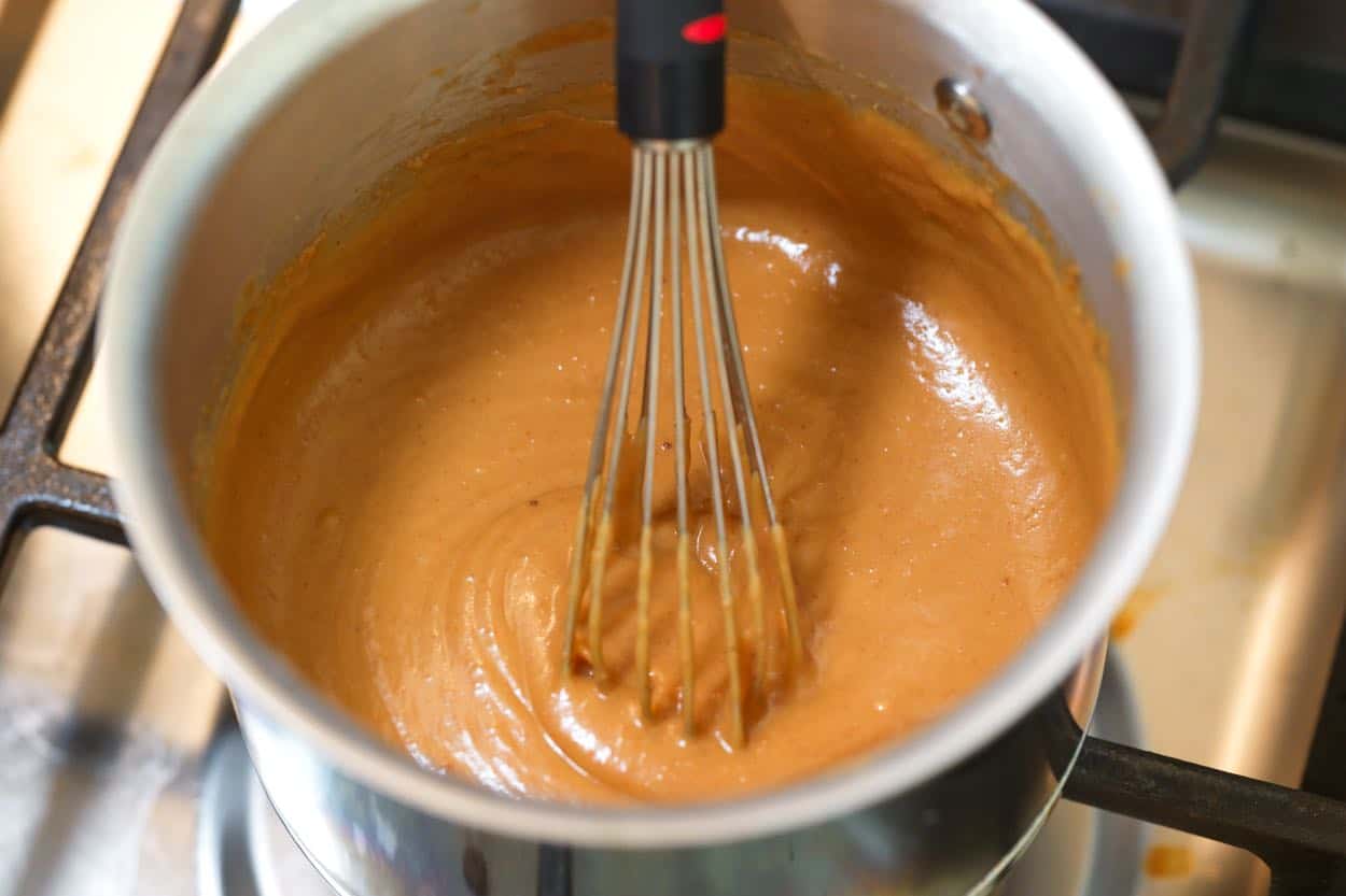 Tailando padažas iš žemės riešutų vištienos satay