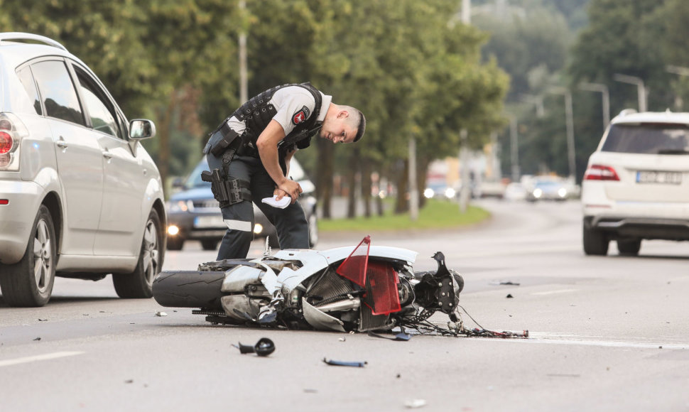 Tragiška avarija Kauno rajone: paskutinio skambučio šventė baigėsi abituriento žūtimi
