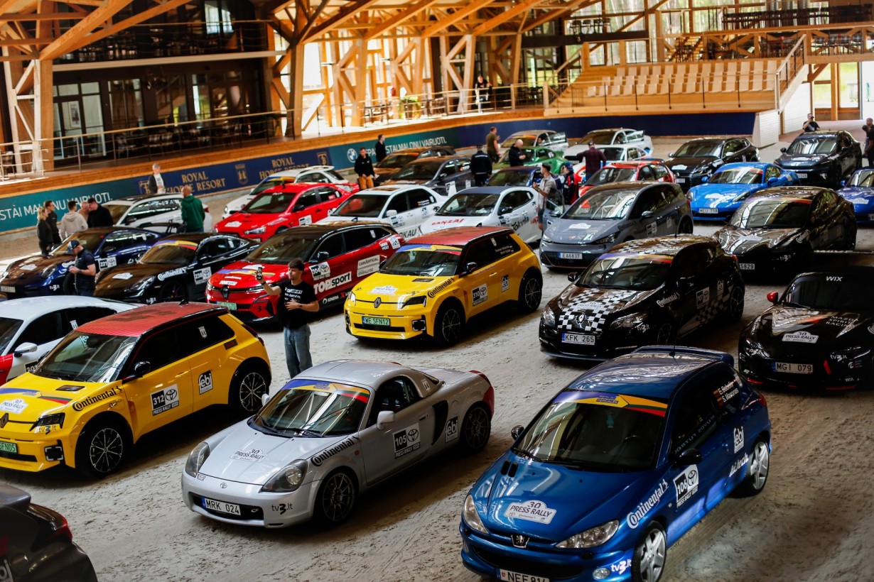 Įspūdingi automobiliai ir intriga iki paskutinės sekundės – paaiškėjo jubiliejinio „Press Rally“ nugalėtojai