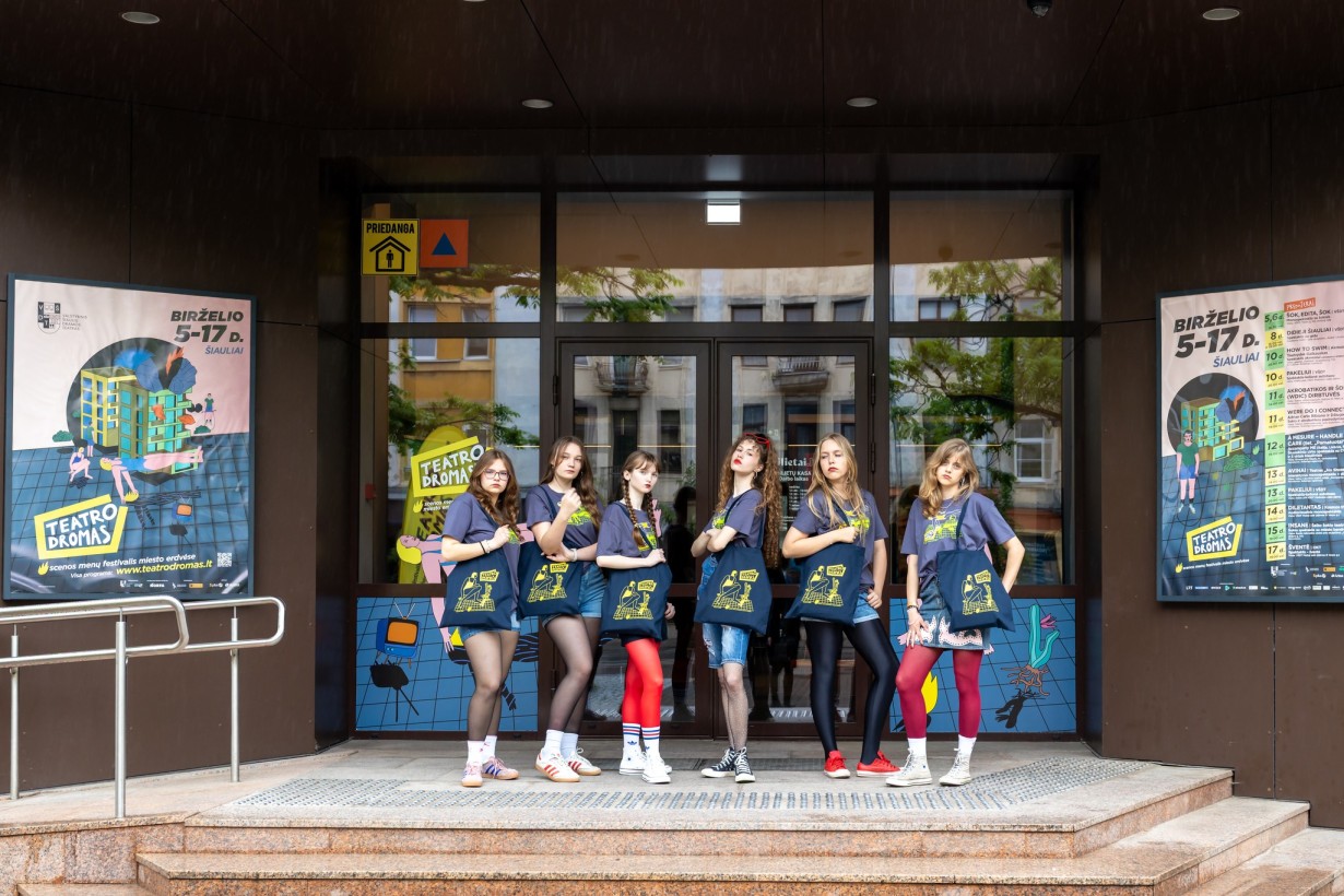 Trečiasis „Teatrodromas“ startavo stilingai: kūryba scenoje, mieste ir ant marškinėlių