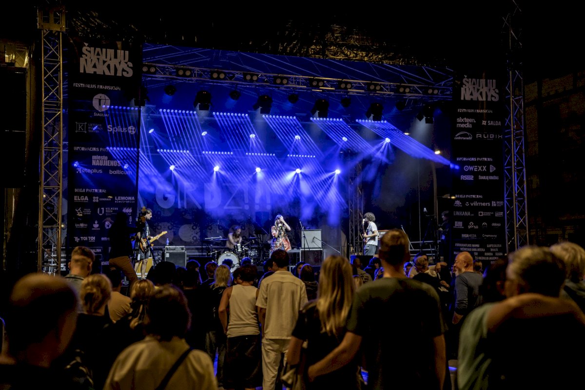 Šeštadienio „Šiaulių naktys“: nuo kavos aromato iki blynais kvepiančio bulvaro ir DJ ritmų