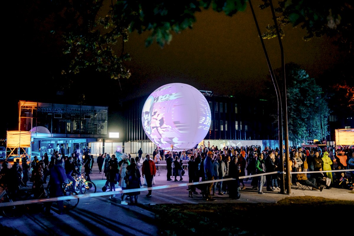 Vienintelis pasaulyje: grįžta eismą uždarantis, vidinį žvėrį išlaisvinantis FLUXUS festivalis