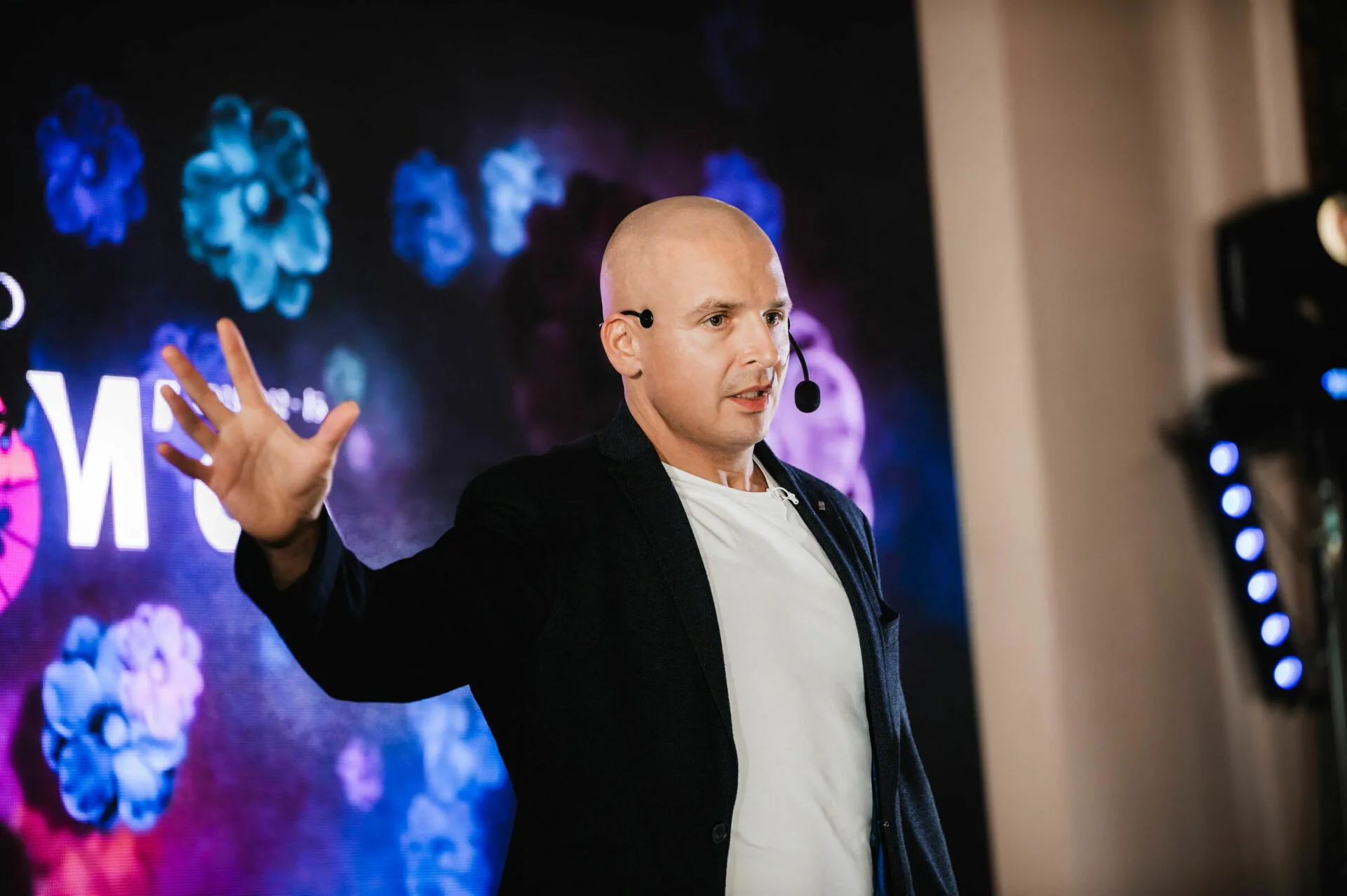 Ar būti turinio gamybos mašina socialiniuose tinkluose verta?