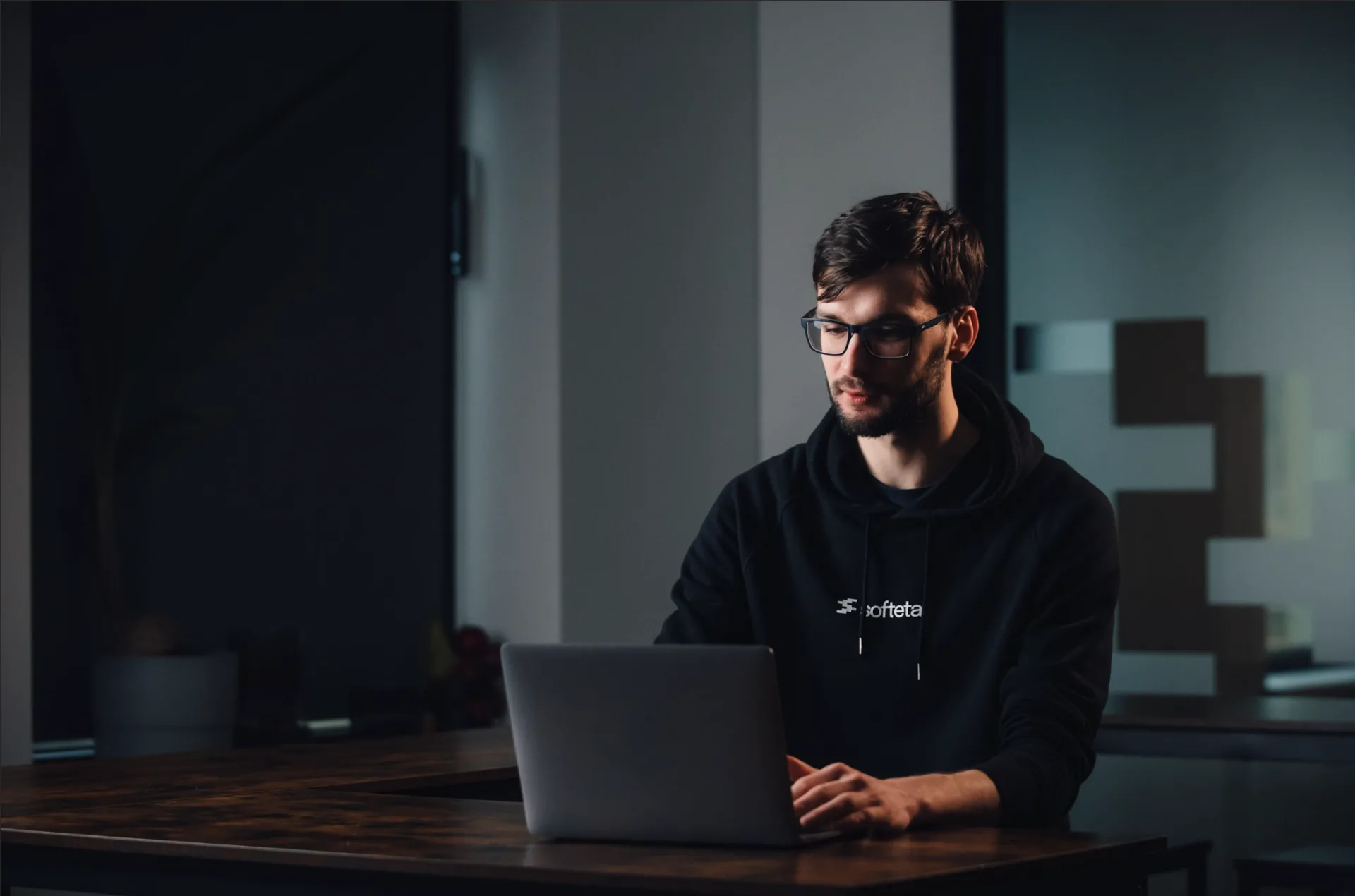 „Vibe coding“: patogus būdas ar pavojinga praktika?