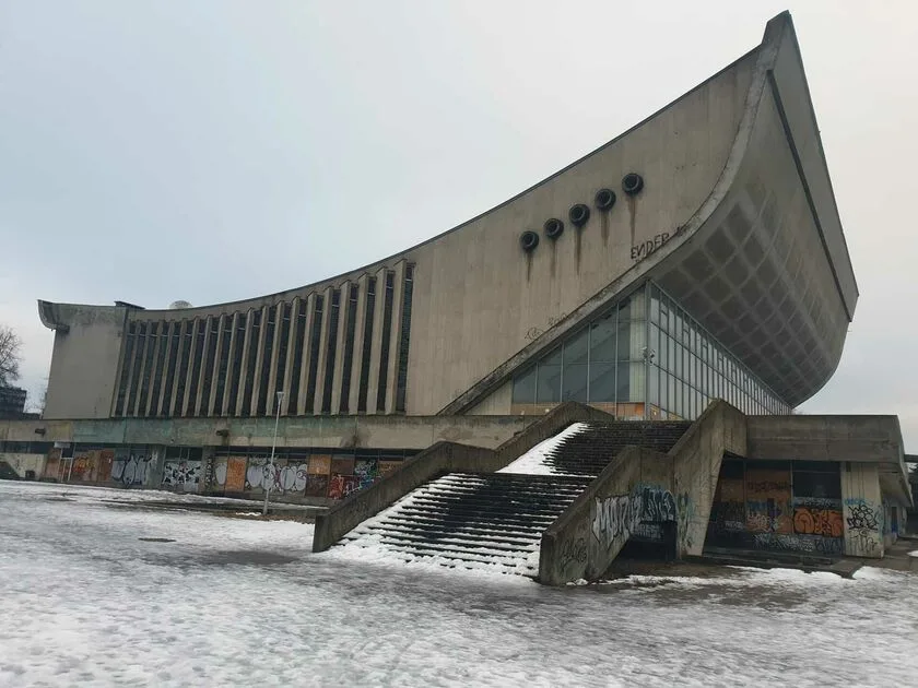 Partija „Lietuva–VISŲ“ ragina Vilniaus savivaldybę spręsti Sporto rūmų likimą