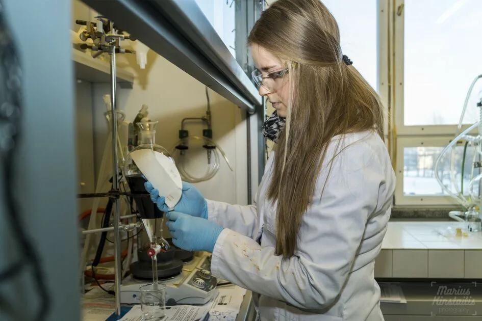 KTU chemikų triumfas: kaip aukščiausio lygio mentorystė virsta geriausiomis šalies disertacijomis