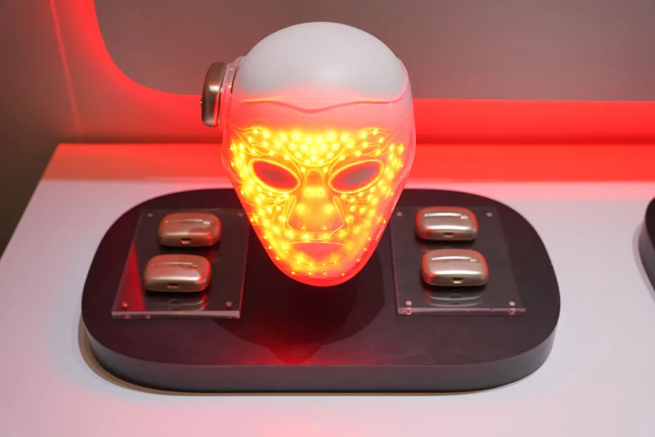 „Light Straight + Multi-styler“ ir „LED Face Mask“ – CES® 2026 inovacijų apdovanojimų laureatai – naudoja unikalią šviesos technologiją plaukų ir odos būklei pagerinti