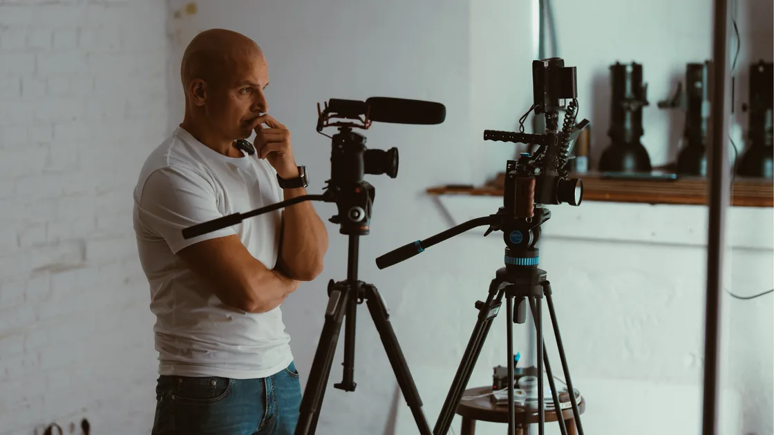 Vaizdo įrašų sėkmės paslaptys: kaip pasiruošti filmavimui ir valdyti žiūrovo dėmesį