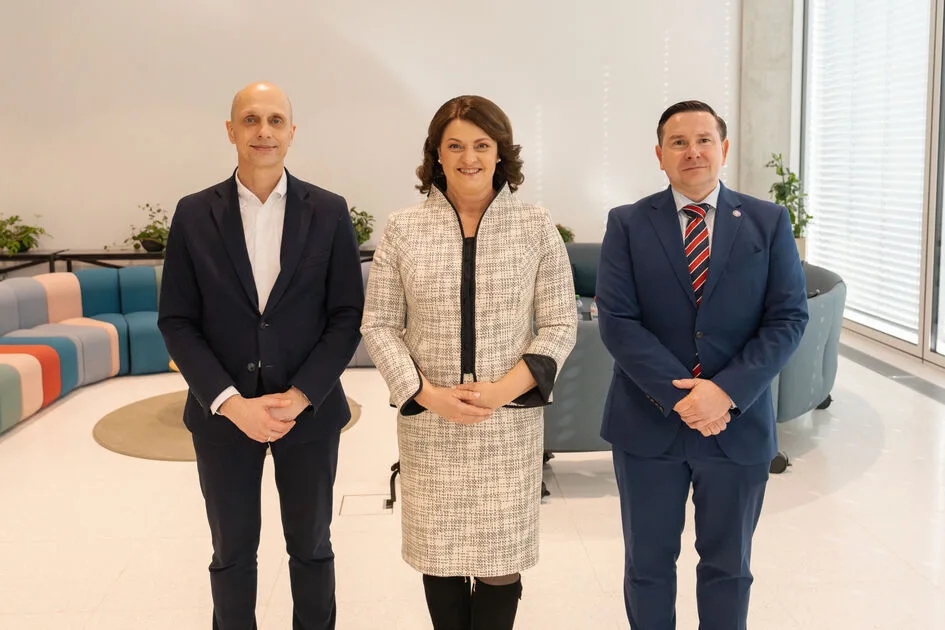 Pirmoji ponia D. Nausėdienė aptarė Lietuvos ir Šveicarijos akademinius ryšius su Sankt Galeno universiteto prorektoriumi