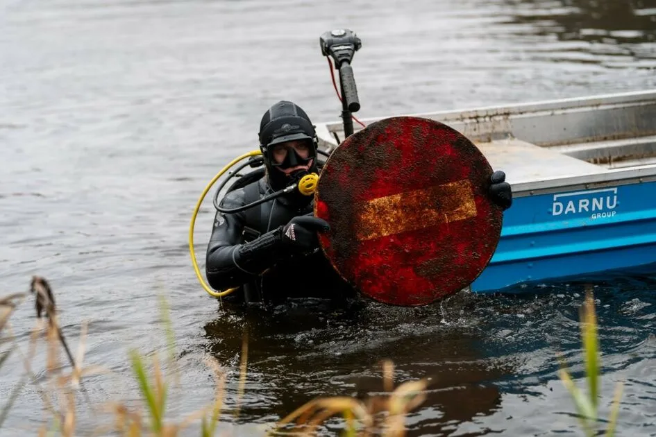 Vilniuje baigtas pirmasis Neries upės dugno valymo etapas
