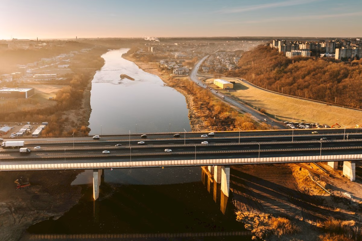 „Via Lietuva“ pradeda paskutinį Kleboniškio tilto per Nerį ir viaduko per Jonavos gatvę remontą
