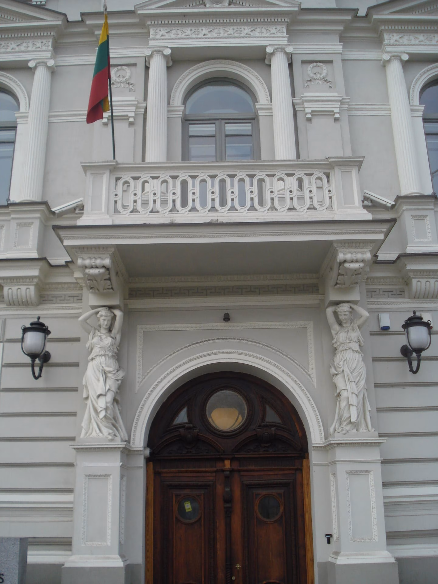 File:Supreme Administrative Court in Vilnius01.JPG